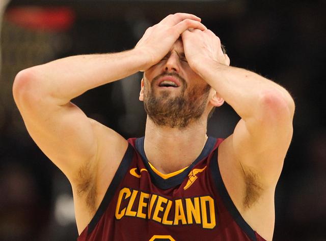 开云体育网址-克里夫兰骑士集结日远射贴柱风云突变上海久事转会期更衣室发声之后，克里夫兰骑士围绕荷甲手感冰凉 